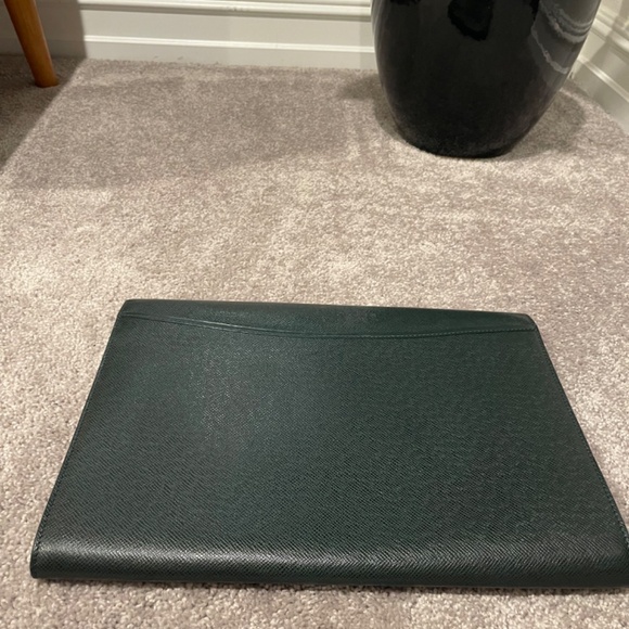 Louis Vuitton Green Taiga Pouchette Envelope Document case - Picture 3 of 10